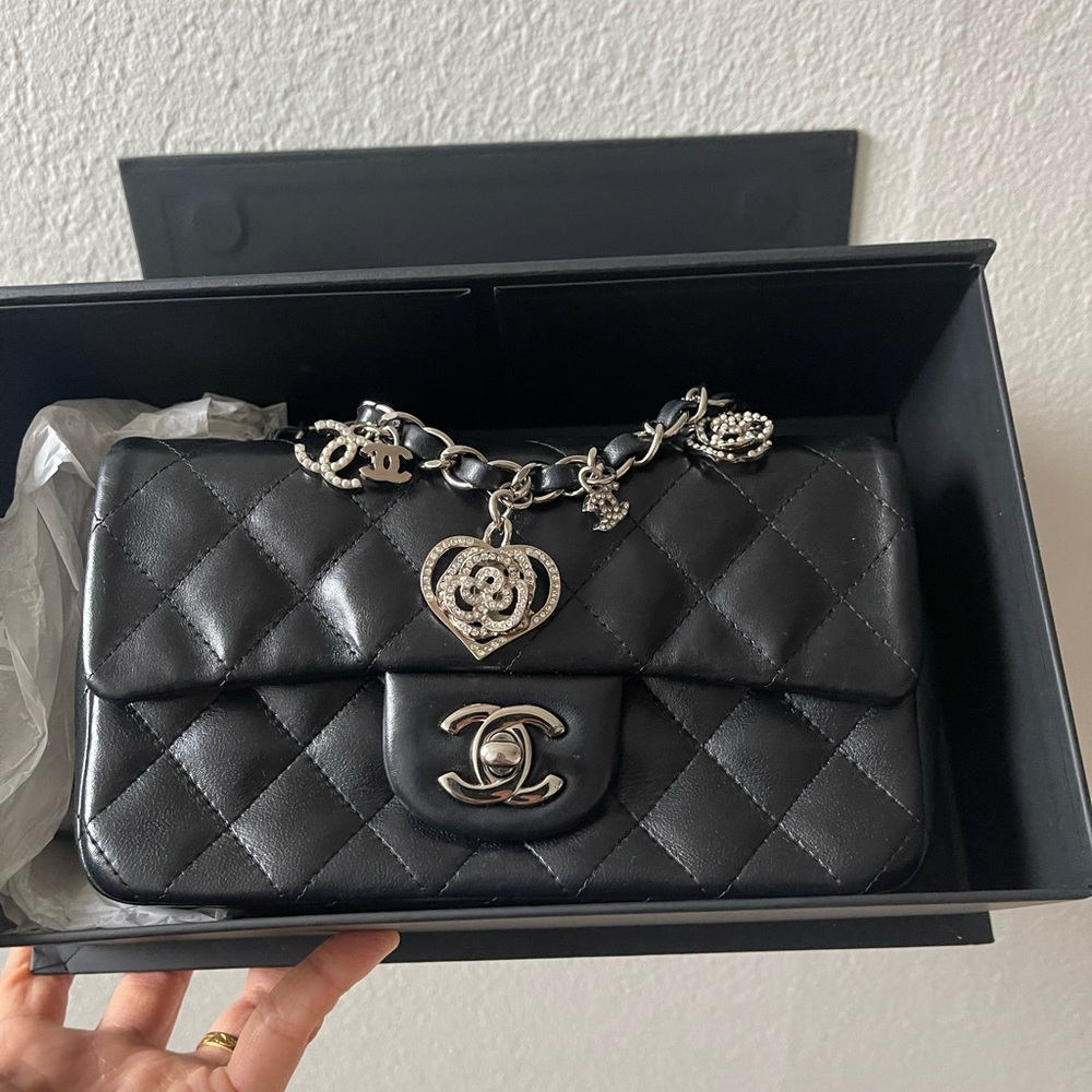❌SOLD❌Chanel Black Diamond Quilted Limited Edition Valentine Charms Mini